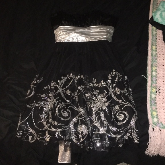 Strapless Prom Dress - Picture 5 of 6